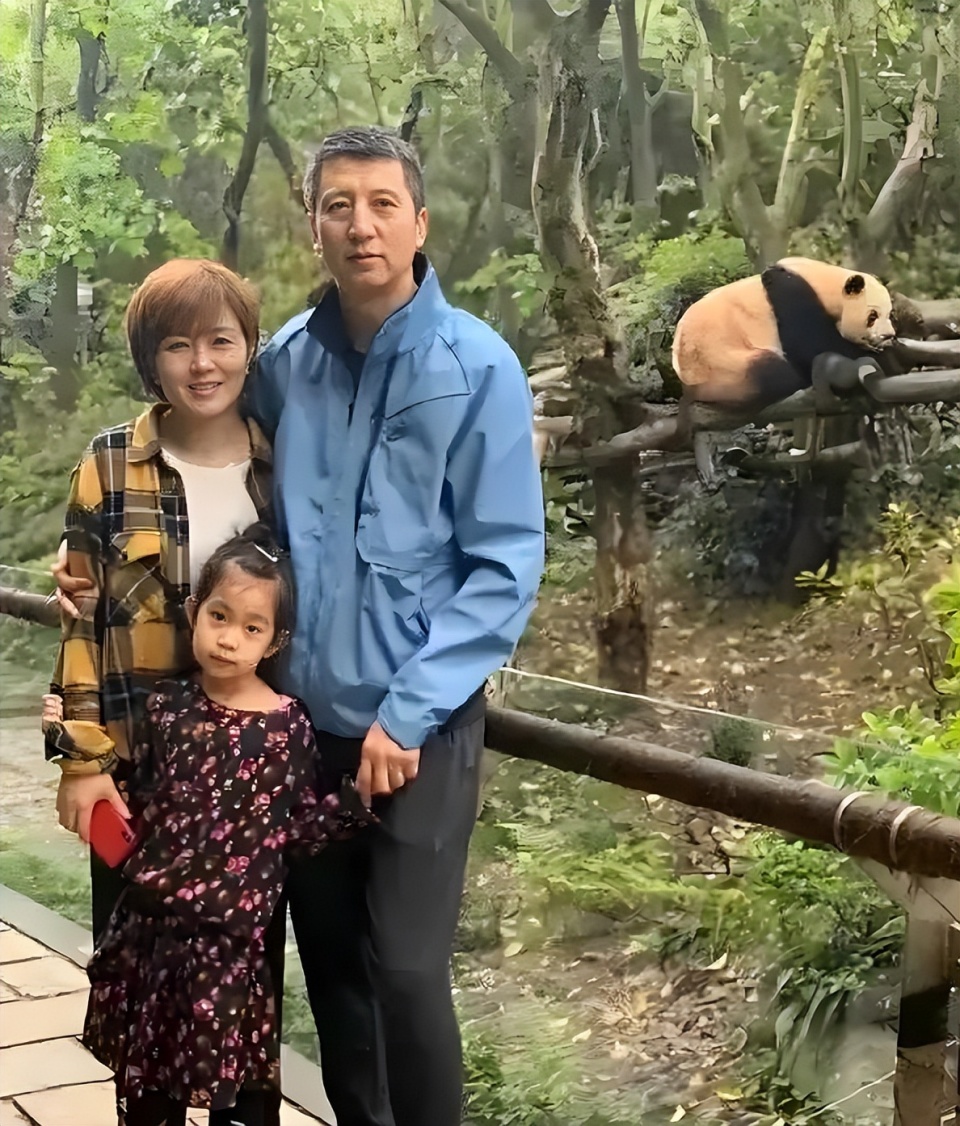 合影, 一个美丽可, 郭士强的女