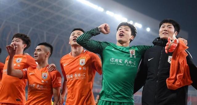 黄政宇则是, 刘洋在替补