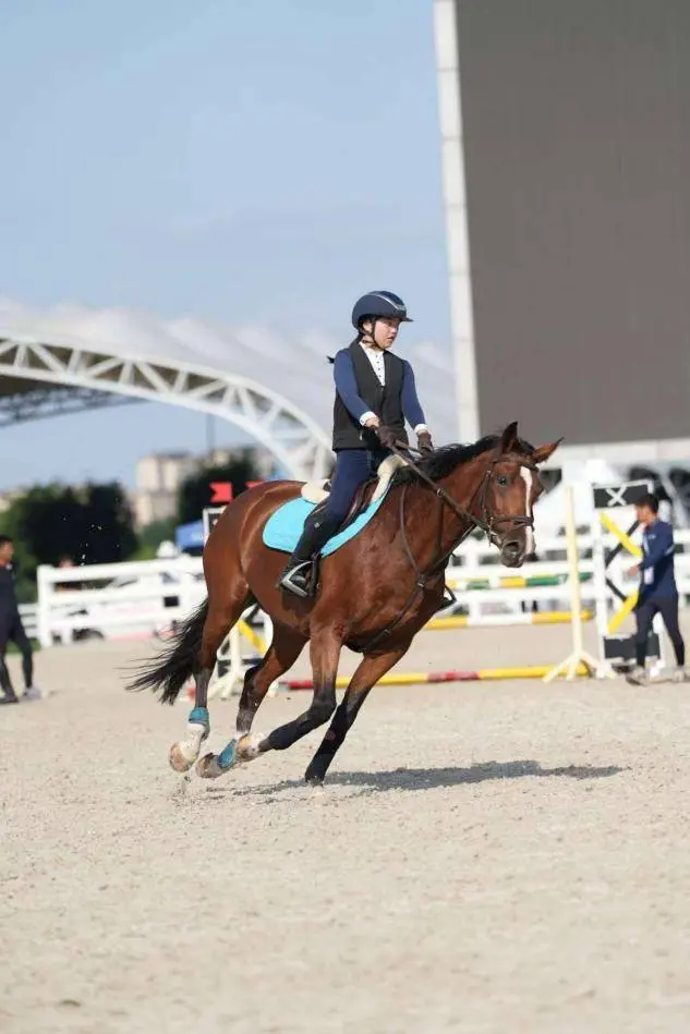 据其教练孟, 划每周末回, 运动员年龄